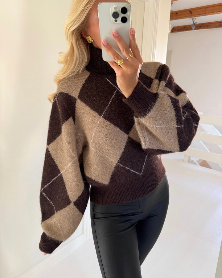 Vero Moda striktrøje darla ls rollneck chocolate torte w. silver mink and parfait pink
