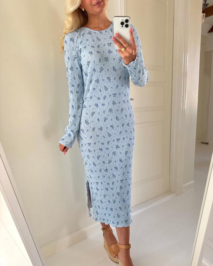 Pieces kjole flora ls midi cashmere blue/blue flowers