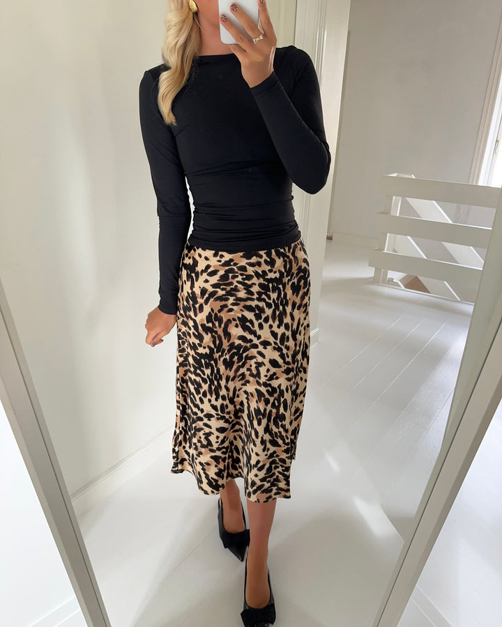 Y.A.S nederdel pella hw midi black/leo print