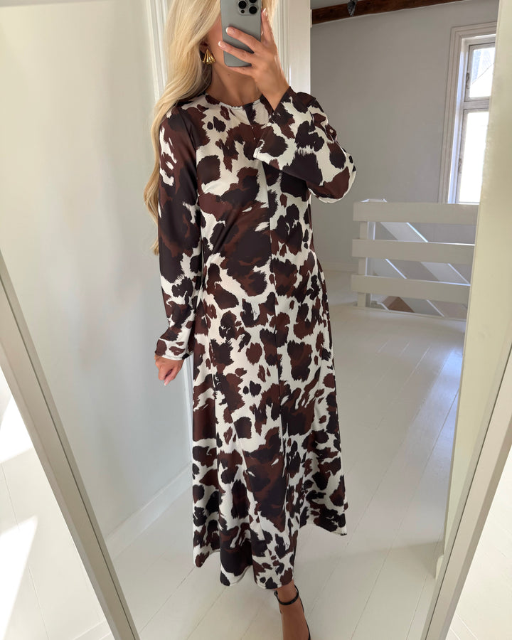 Y.A.S kjole pella ls long star white/cow print