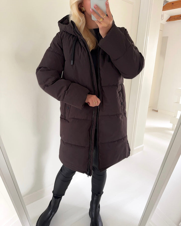 JDY jakke blair long hood puffer chocolate torte contrast black