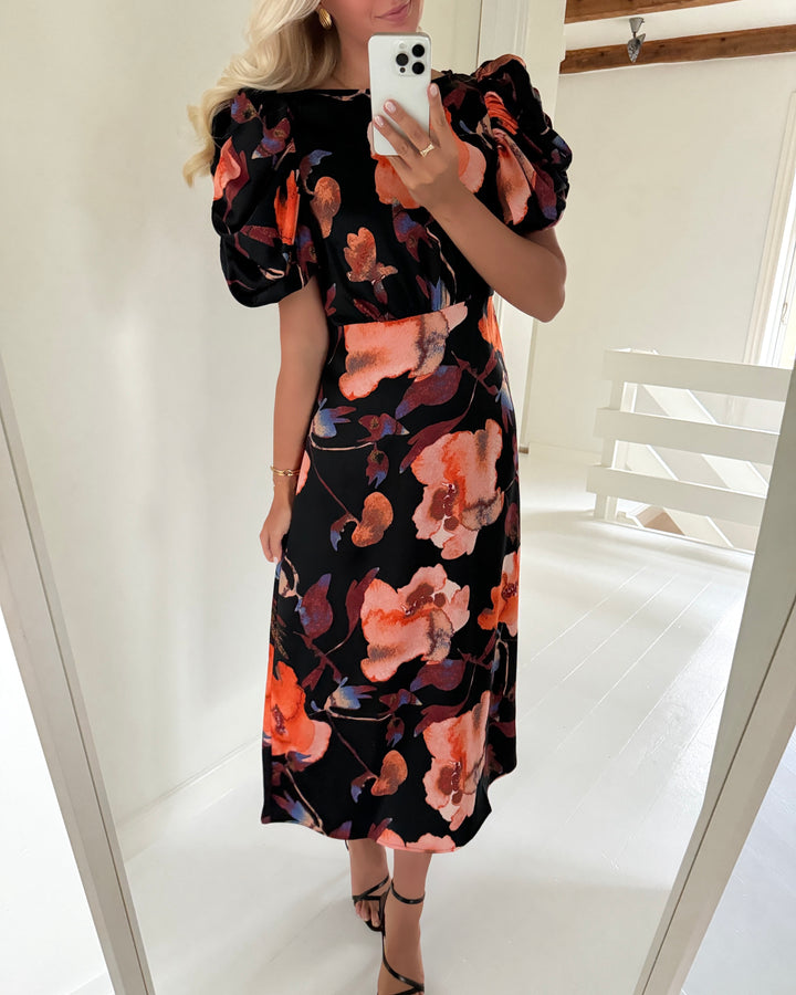 Y.A.S kjole pella 2/4 black