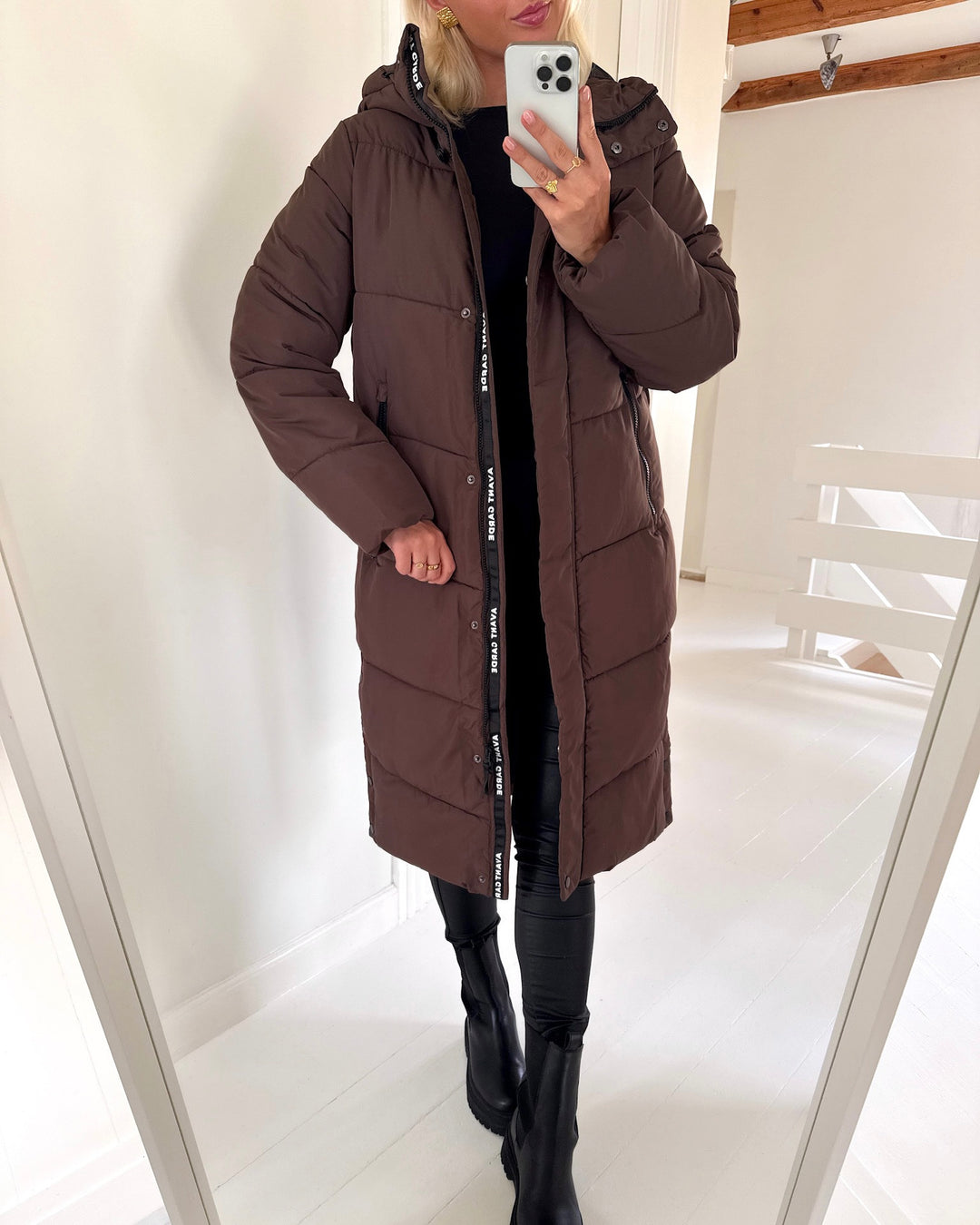 Only vinterjakke maggi long puffer chocolate brown
