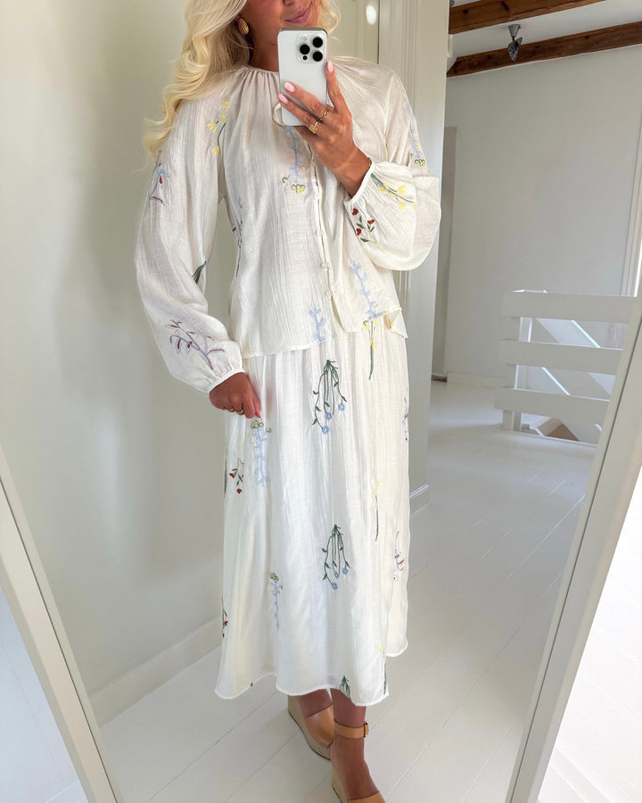 Vero Moda top lina ls emb snow white/colorful embroidery