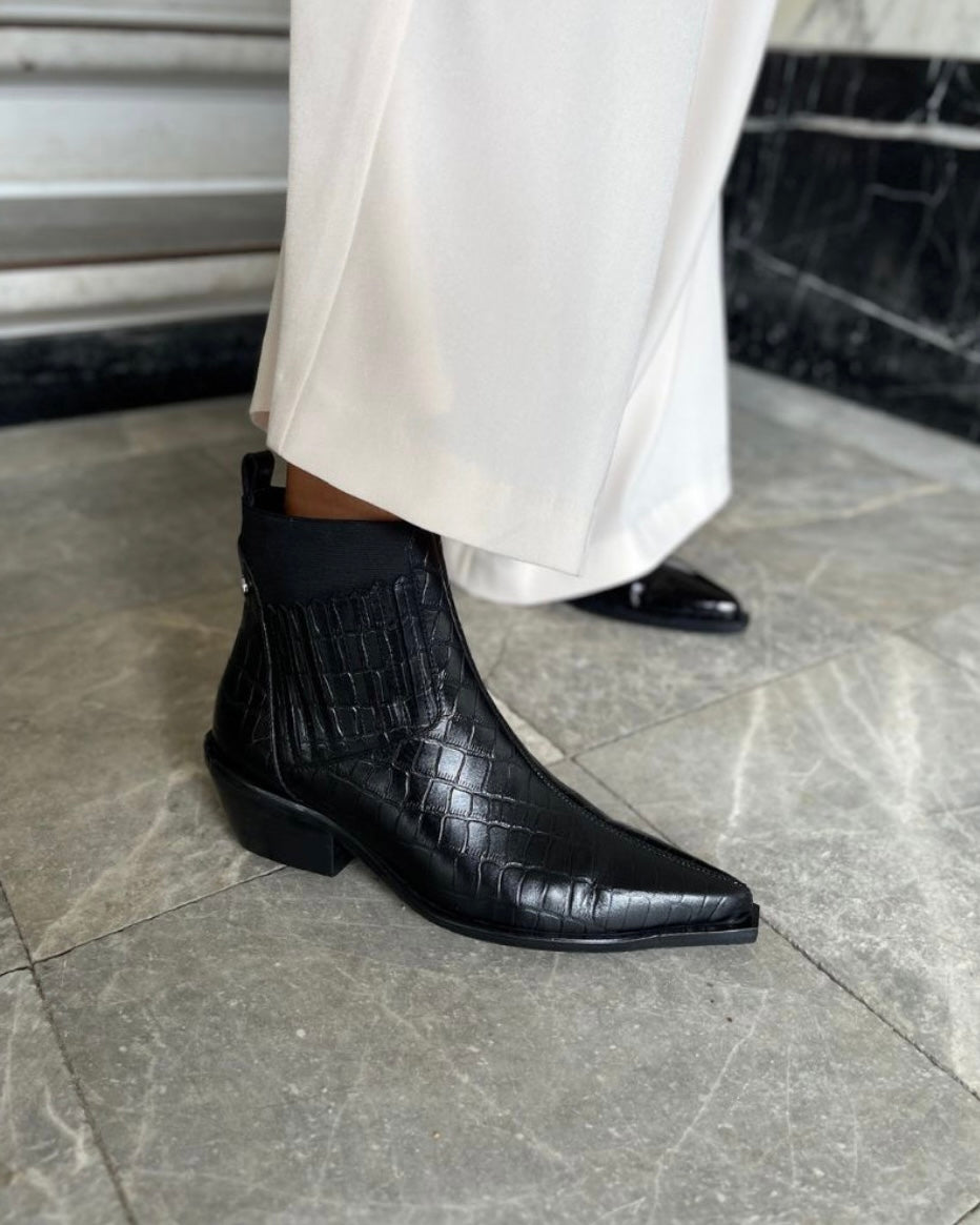 Copenhagen Shoes the walking boot leather black