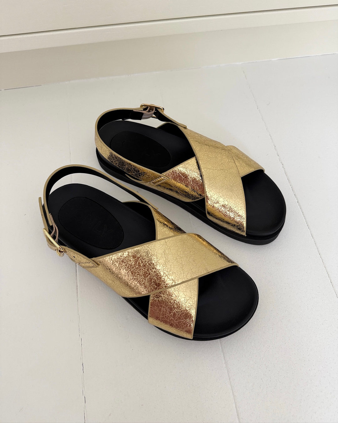 Only sandaler minnie-2 pu gold colour/crinkle