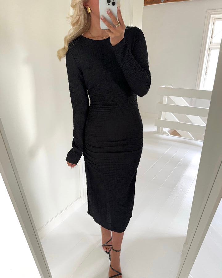 Pieces kjole jamal ls midi rouching black