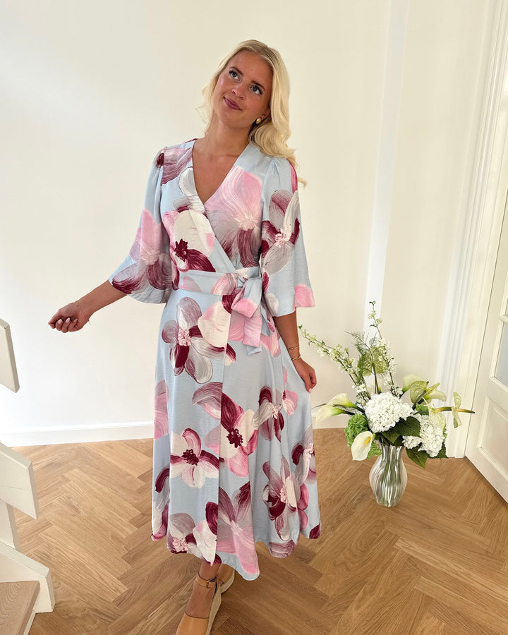 Y.A.S kjole marga 3/4 wrap long skyway marga aop