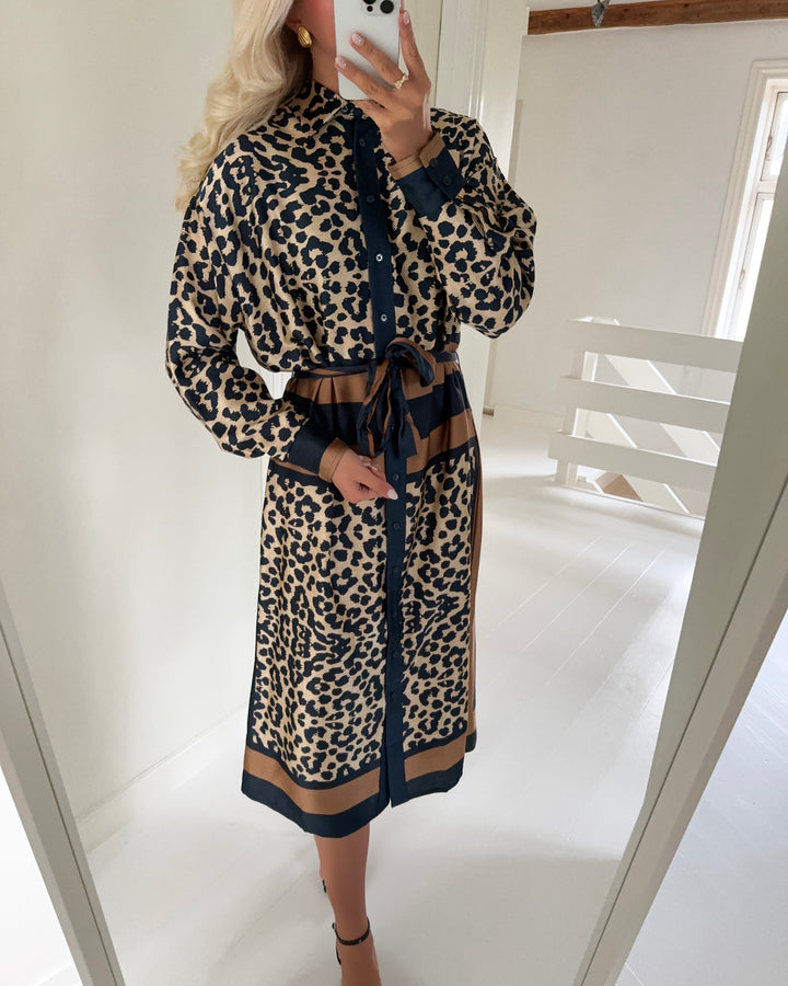 Love&Divine kjole love1394 navy leo