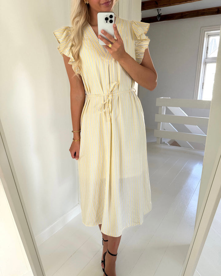 Love&Divine kjole love1383 banana/stripe - FORUDBESTILLING LEV. UGE 34
