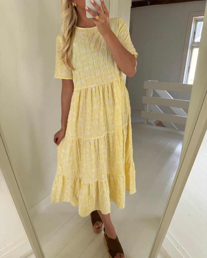 Pieces kjole stella ss o-neck midi d2d french vanilla/white flow