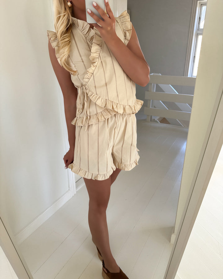 A-View shorts lizza off white/black stripe