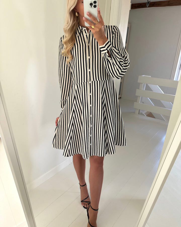 Y.A.S kjole kaya ls shirt birch/black stripes - FORUDBESTILLING LEV. UGE 35