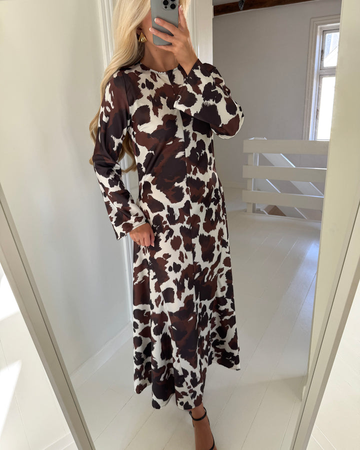 Y.A.S kjole pella ls long star white/cow print
