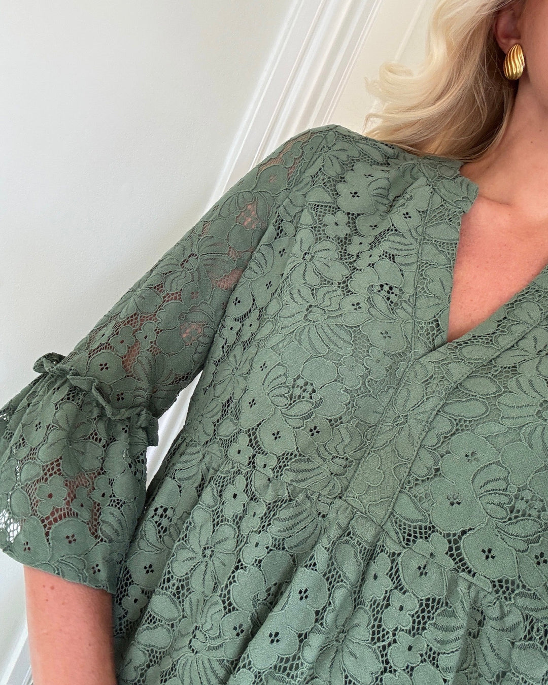 Vero Moda kjole honey lace 3/4 v-neck laurel wreath/flower lace