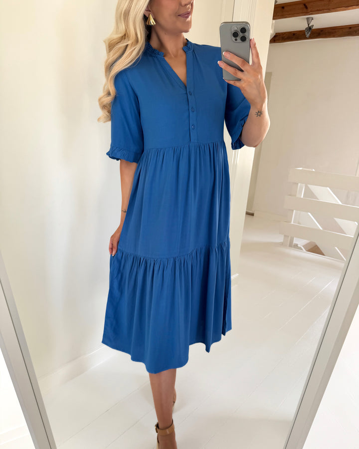 Vero Moda kjole easy joy 2/4 frill calf nebulas blue