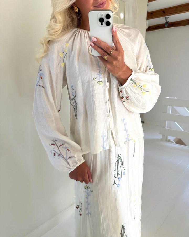 Vero Moda top lina ls emb snow white/colorful embroidery