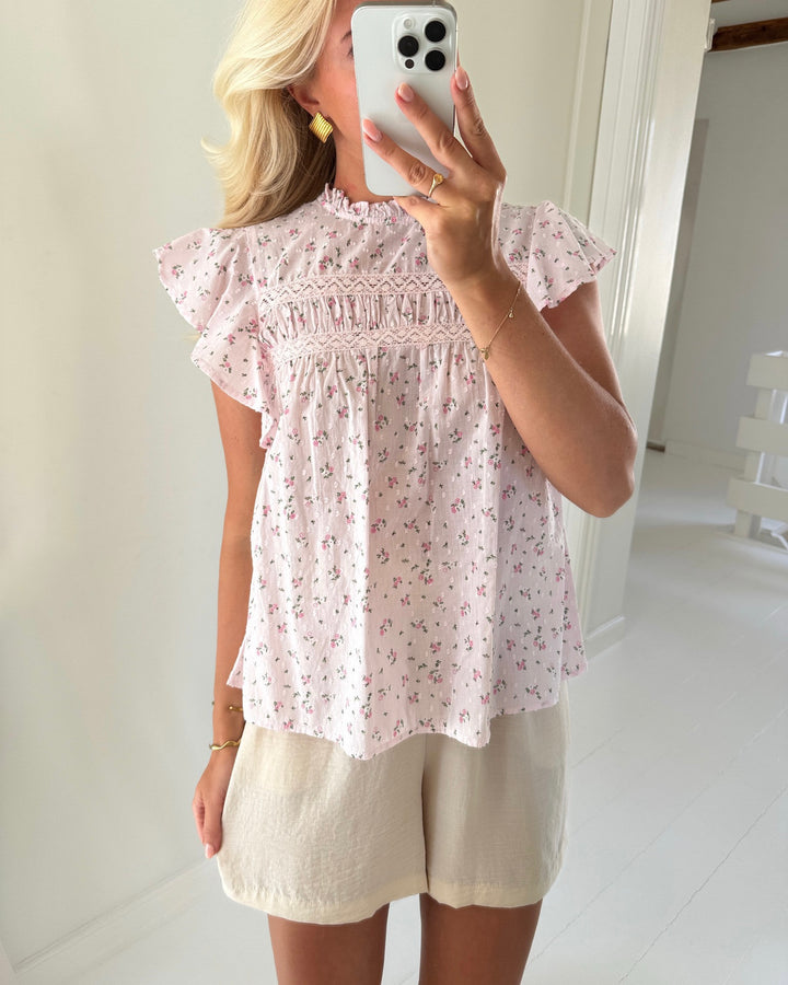 Vero Moda top trine sl lace pink-a-boo maguerite pink cosmos - FORUDBESTILLING LEV. UGE 23