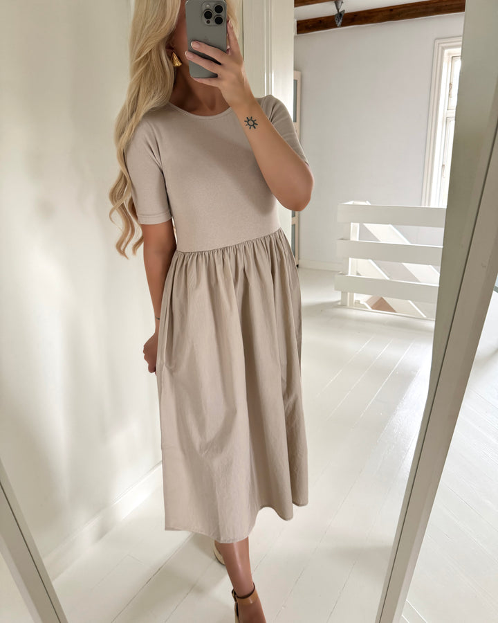 Pieces kjole tonya ss midi wvn silver gray