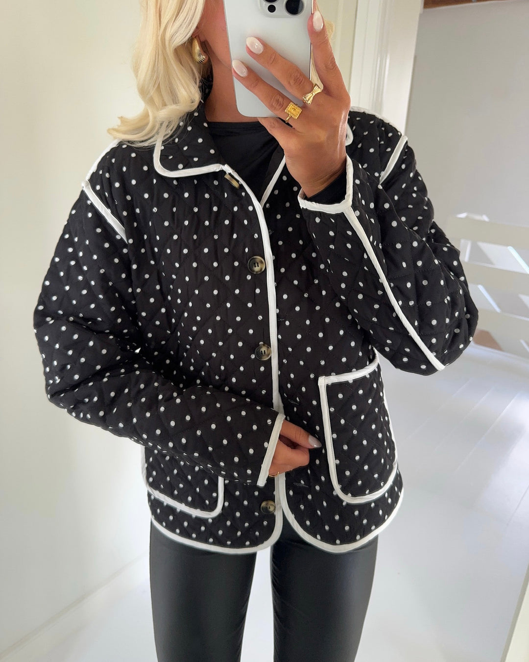 Vero Moda jakke sanne ls quilted black/dots