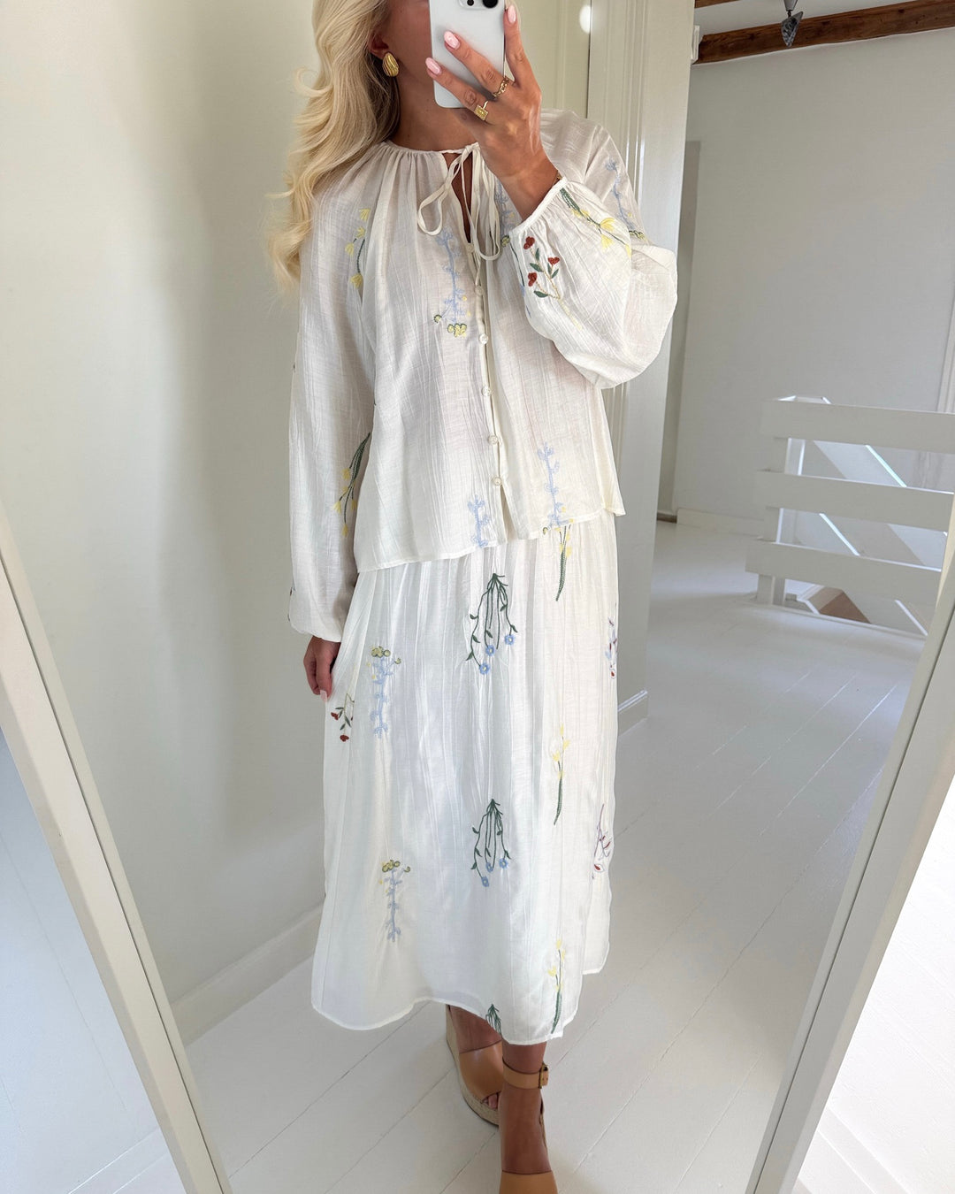 Vero Moda top lina ls emb snow white/colorful embroidery