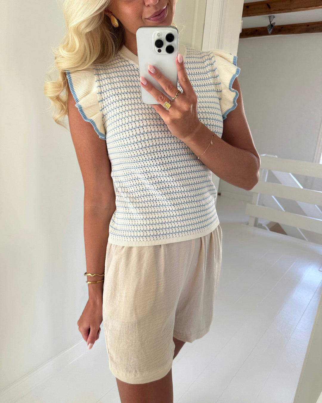 JDY top carice sl frill cloud dancer/w. powder blue structure