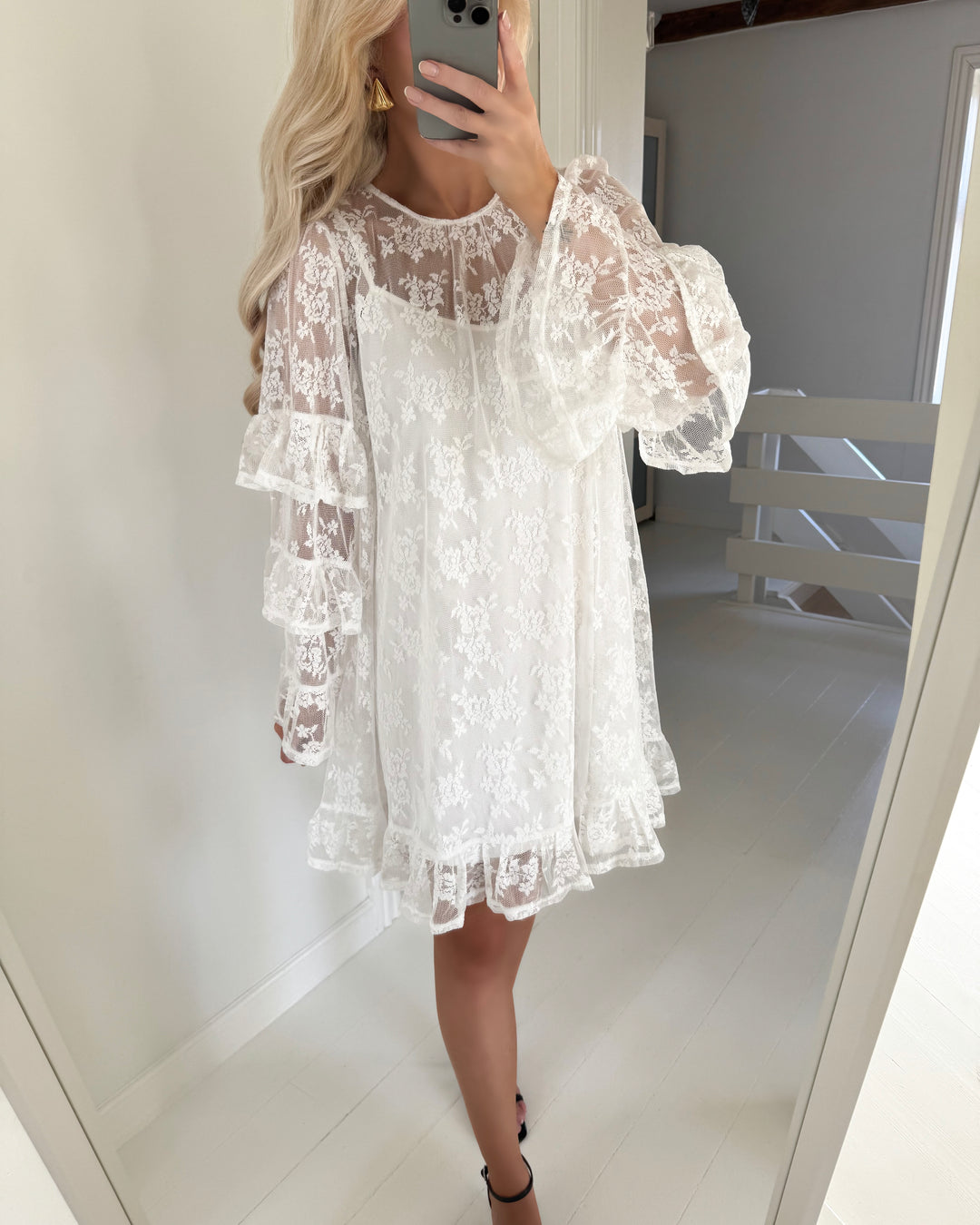 Vero Moda kjole celine l/s short lace jrs exp cloud dancer