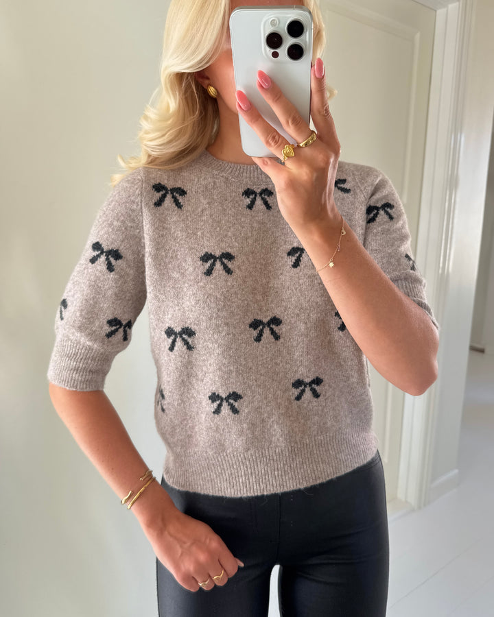 Vero Moda striktrøje doffy intarsia 2/4 moon rock/black bows