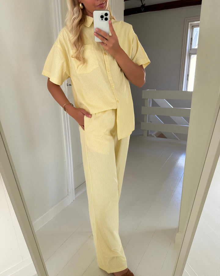 Pieces bukser femme hw straight wvn d2d pale banana/cloud dancer