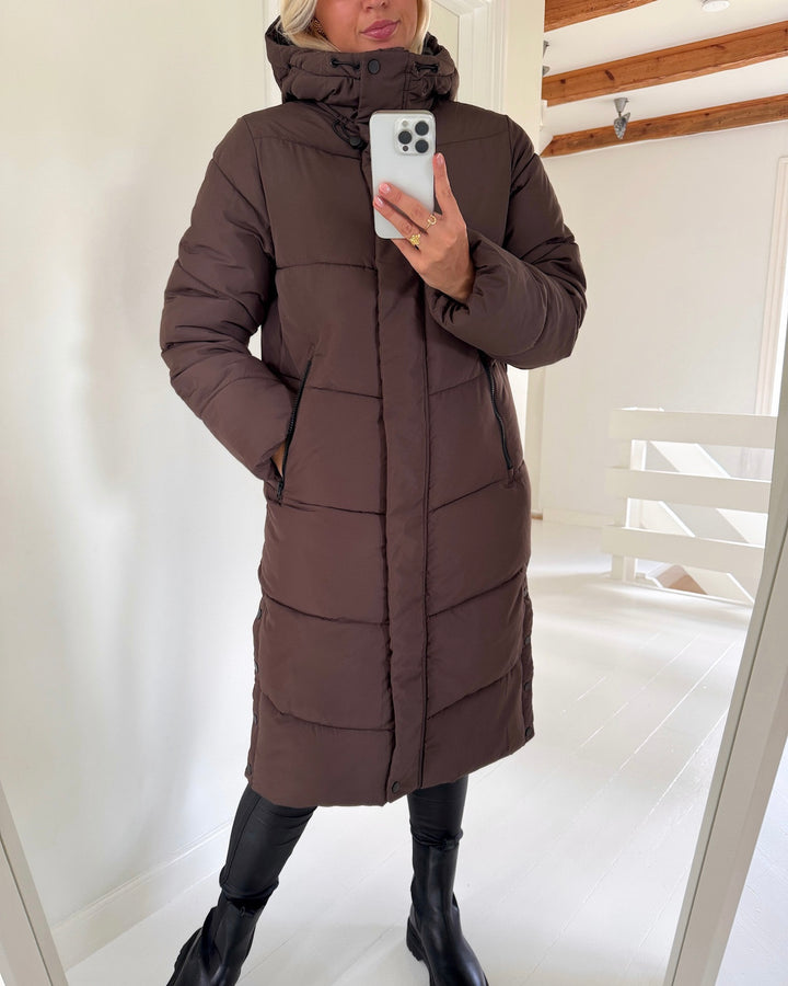 Only vinterjakke maggi long puffer chocolate brown