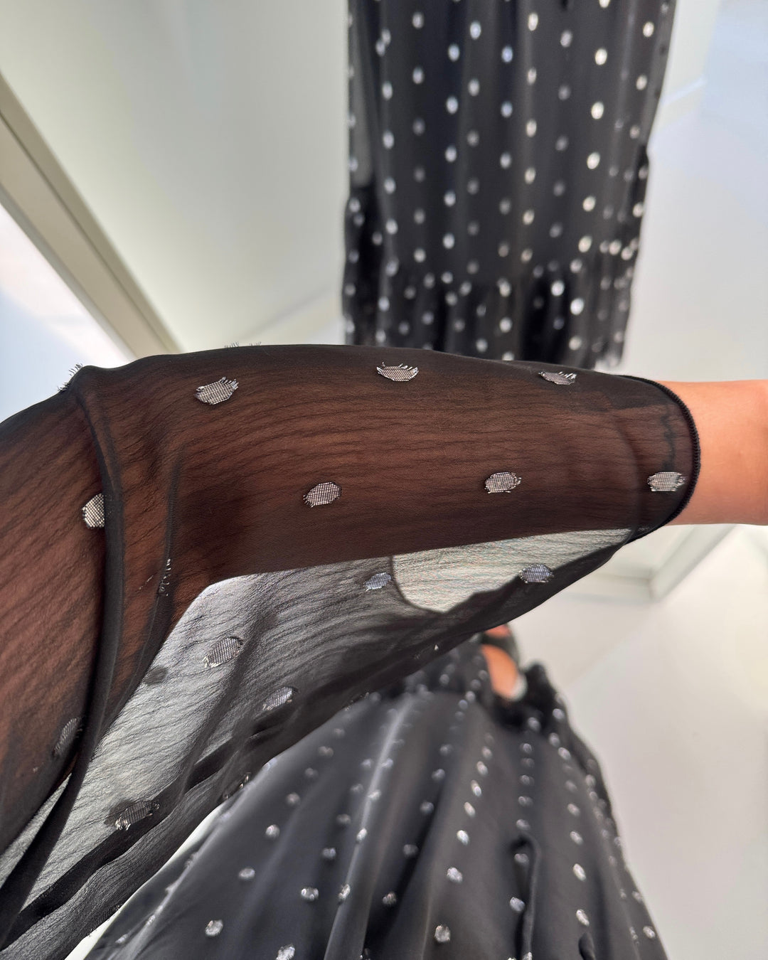 Y.A.S kjole mena 3/4 long black w. silver dots
