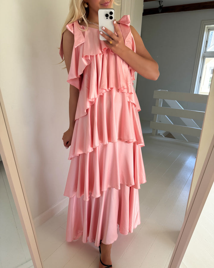 Vero Moda kjole felicia tiestra pruffle maxi satin cherry blossom