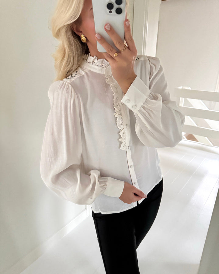 JDY skjorte amy ls frill cloud dancer