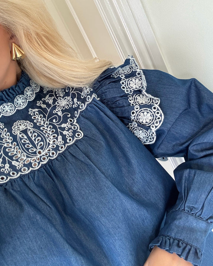 Love&Divine bluse love1294 denim/cream - FORUDBESTILLING LEV. UGE 34