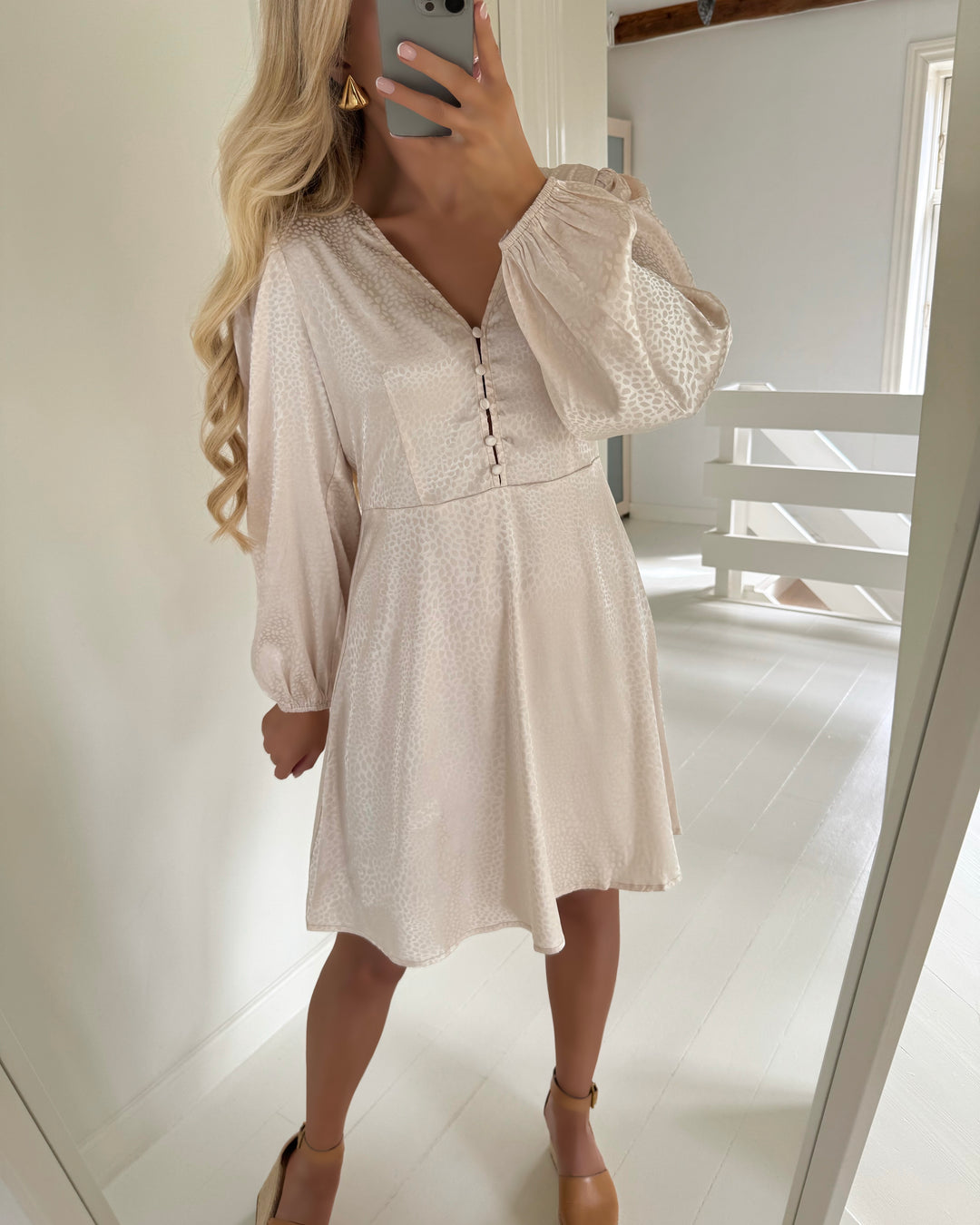 A-View kjole enitta short ls cream - FORUDBESTILLING LEV. UGE 24
