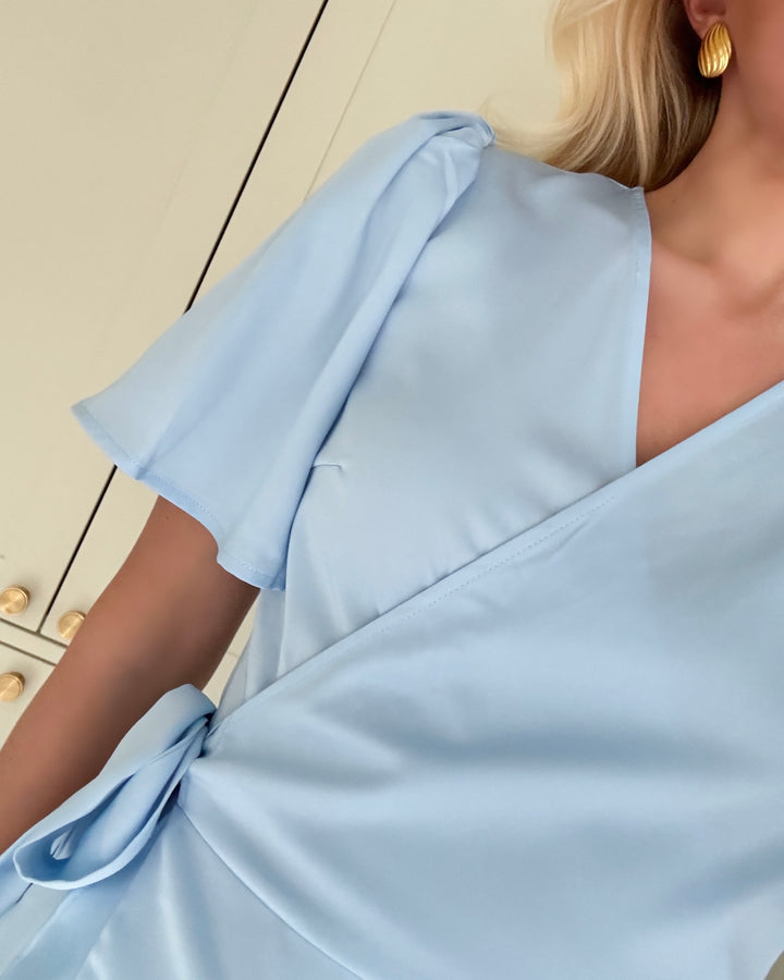 Y.A.S kjole thea 2/4 midi wrap skyway