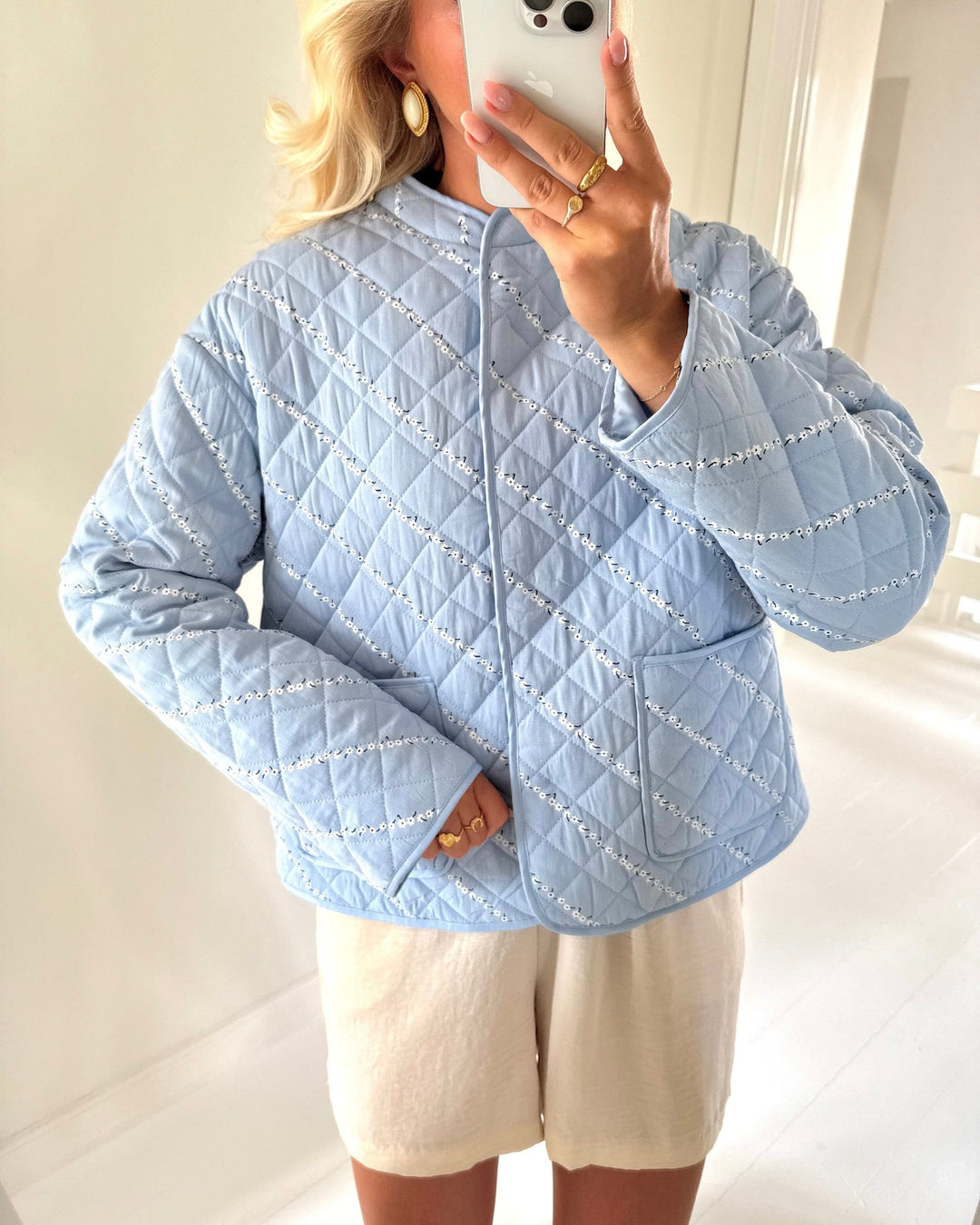 Pieces jakke rikke quilted cashmere blue/cloud dancer & black flower