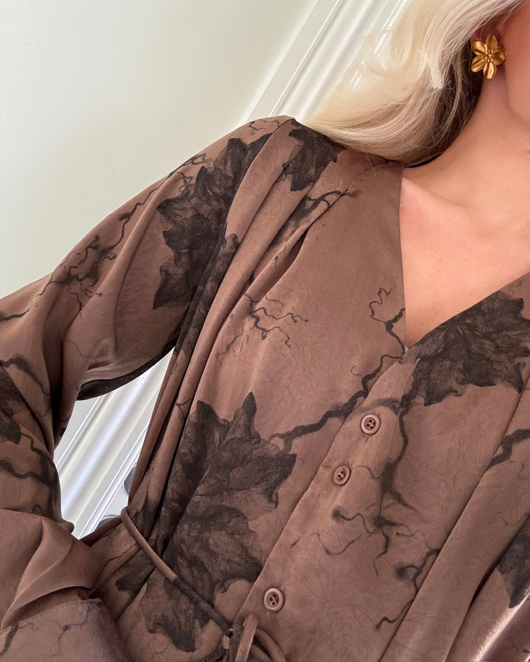 Sister's Point kjole esava brown flower - FORUDBESTILLING LEV. UGE 5