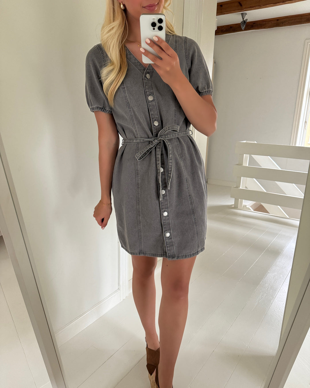 Vero Moda kjole janet ss v-neck short denim light grey denim