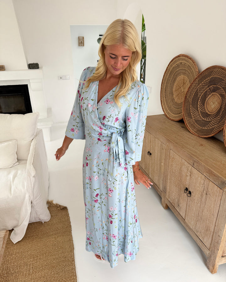 Y.A.S kjole savanna 3/4 wrap long skyway botalia - FORUDBESTILLING LEV. UGE 17/18