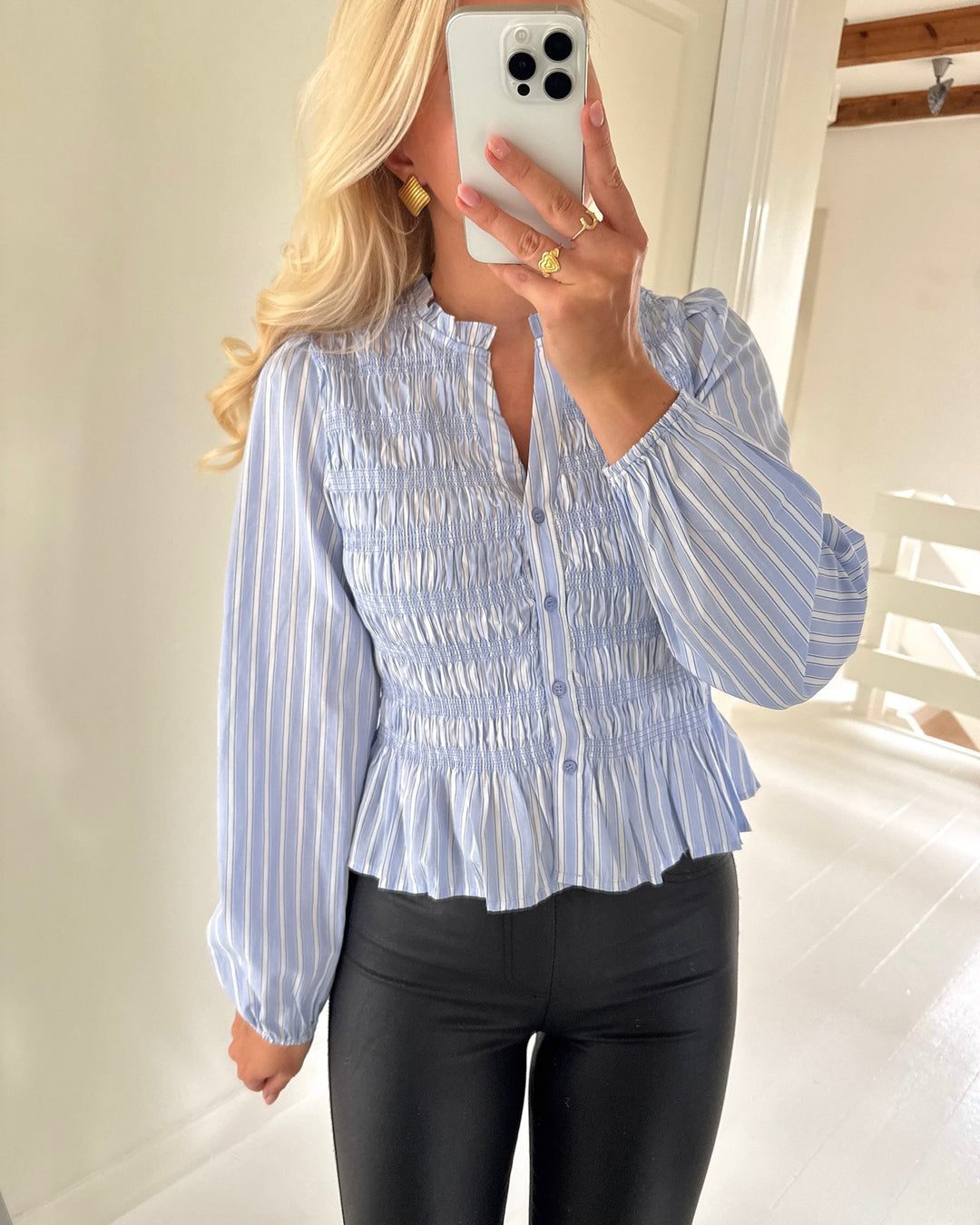 Vero Moda bluse emery ls v-neck smock brunnera blue country blue