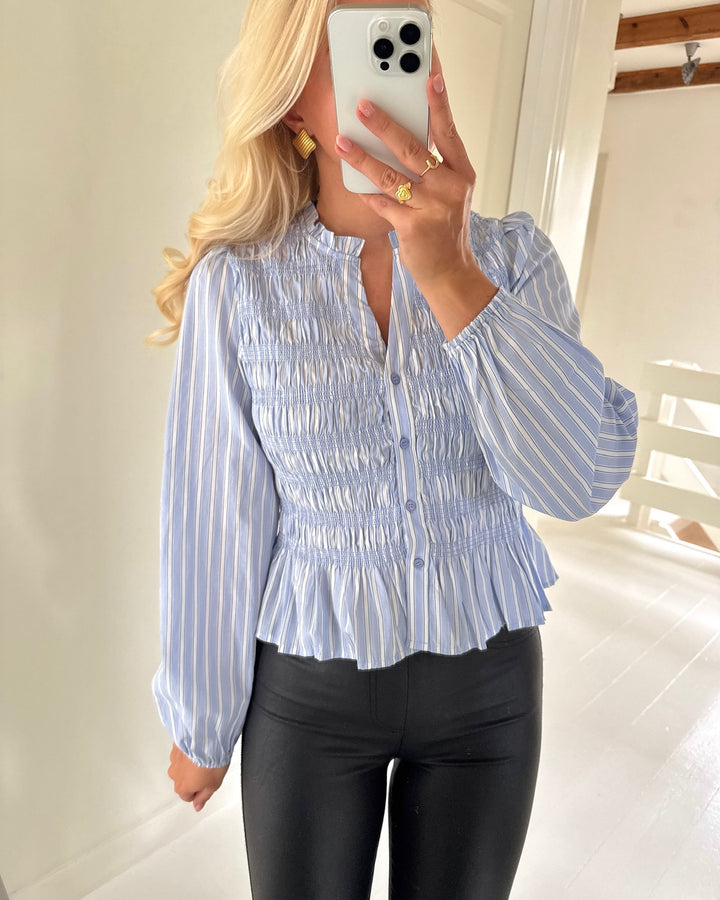 Vero Moda bluse emery ls v-neck smock brunnera blue country blue