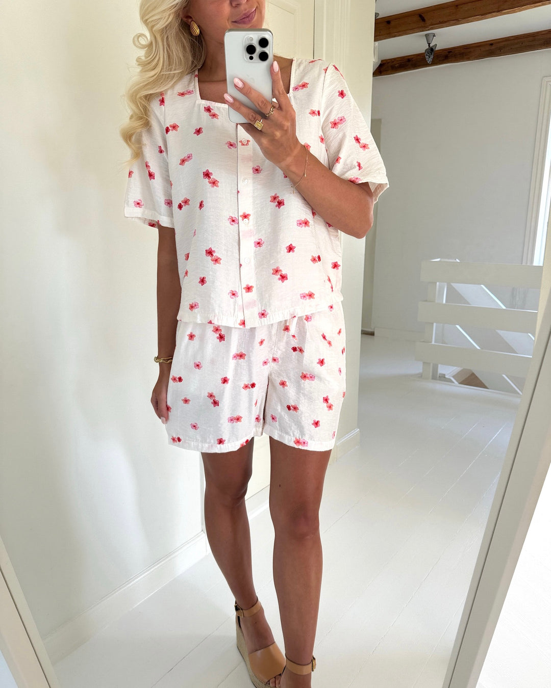 Vero Moda shorts odette hw cloud dancer/hibiscus