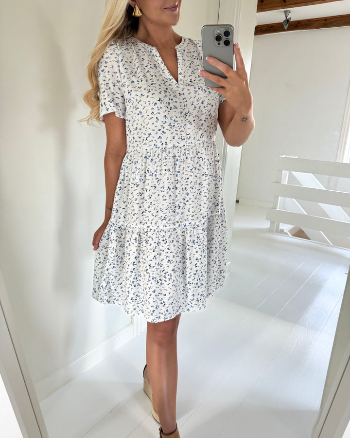 Only kjole zally ss thea cloud dancer/blue ditsy