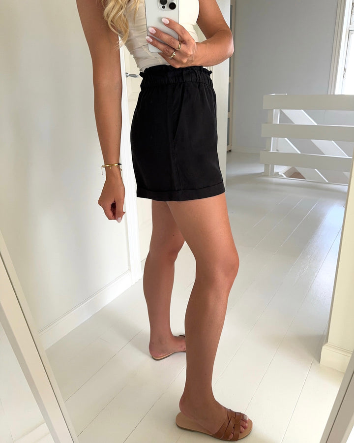 Vero Moda shorts harper hr frill tencel black denim