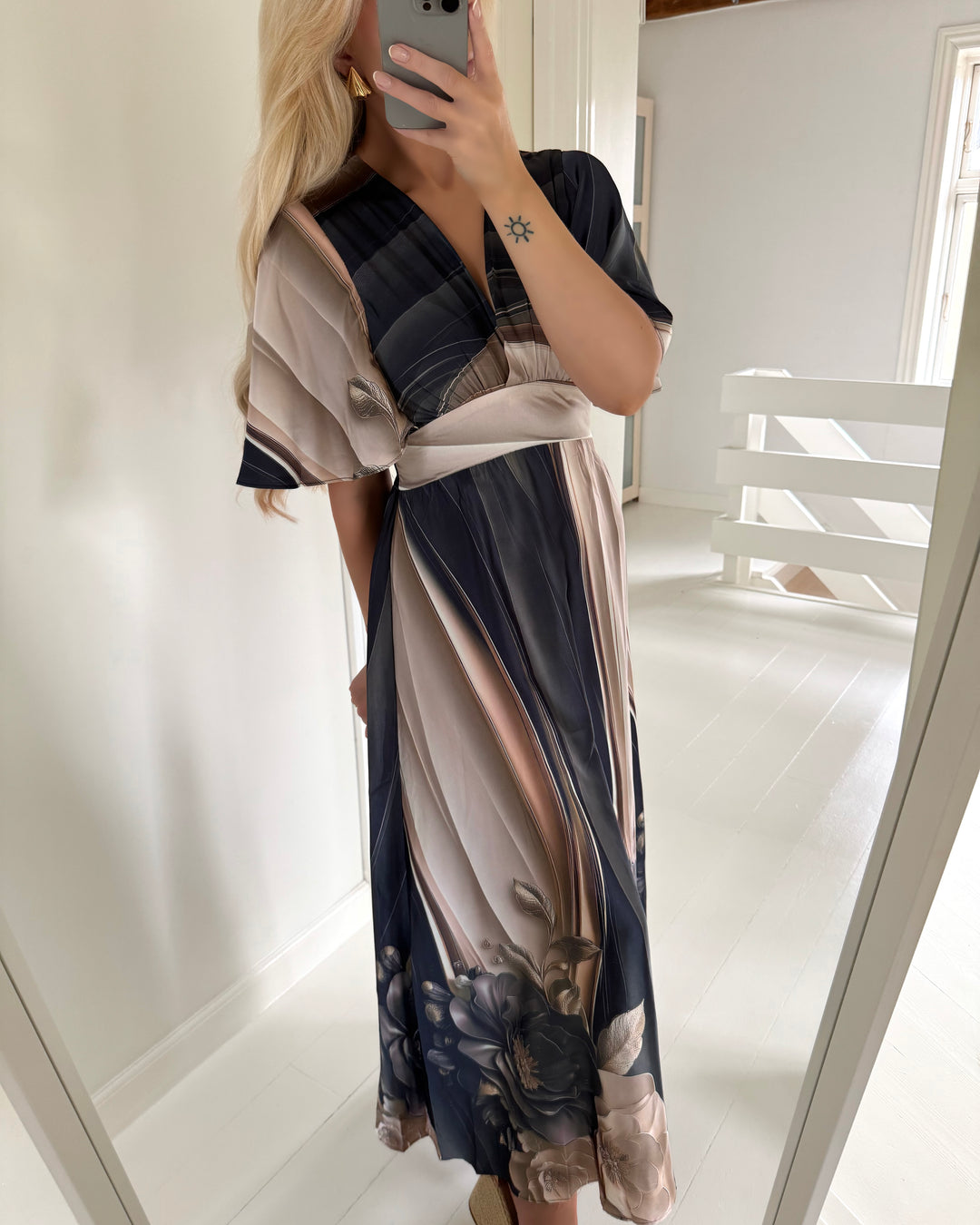 Sister’s Point kjole gisela dr18 wave/flower - FORUDBESTILLING LEV. UGE 32