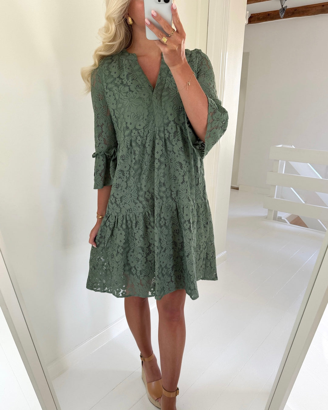 Vero Moda kjole honey lace 3/4 v-neck laurel wreath/flower lace