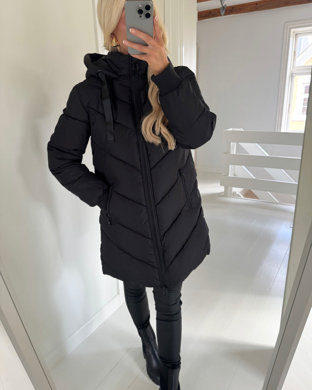 JDY jakke skylar padded hood black - FORUDBESTILLING LEV. UGE 40
