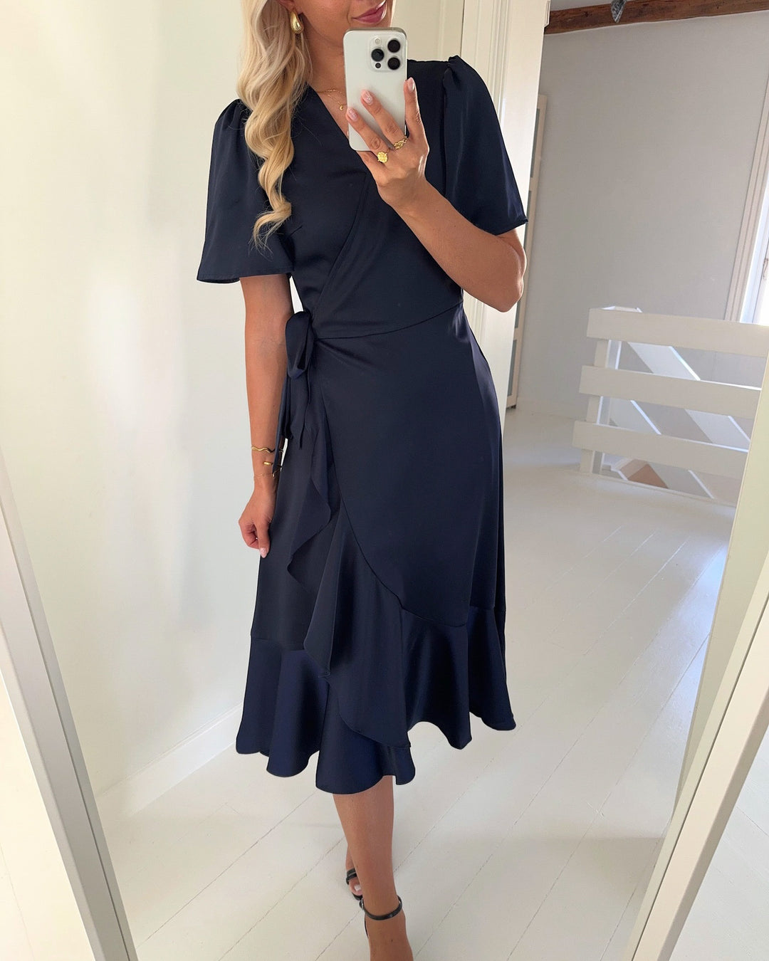 Y.A.S kjole thea 2/4 midi wrap evening blue - FORUDBESTILLING LEV. UGE 35
