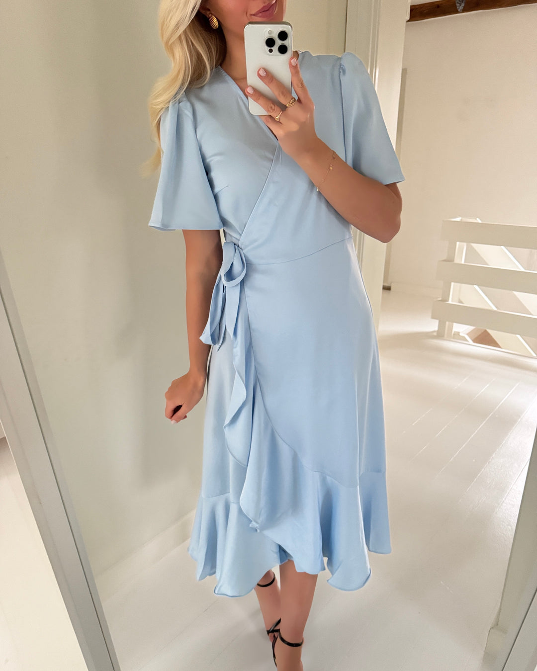 Y.A.S kjole thea 2/4 midi wrap skyway